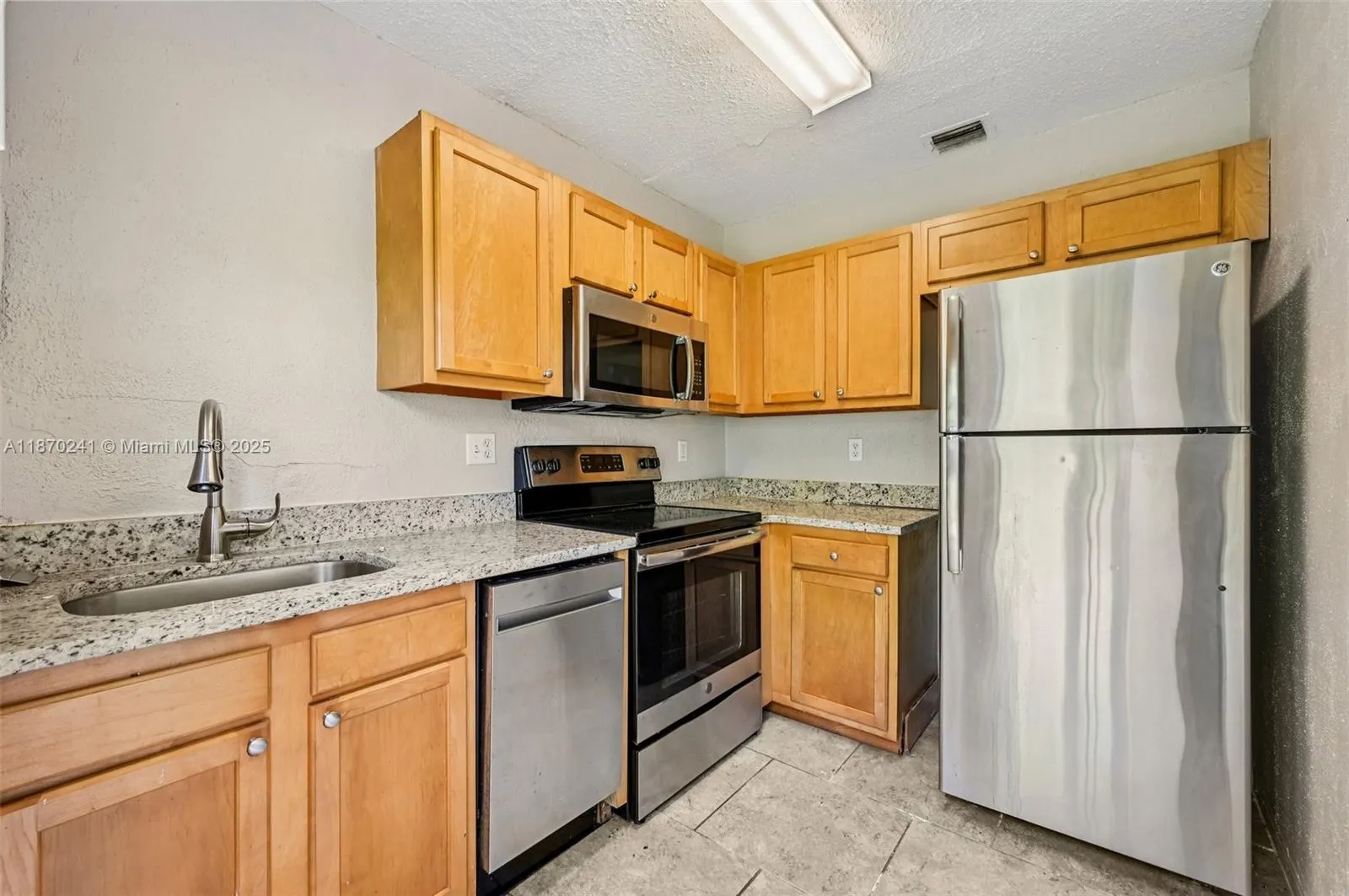 837 Ridgewood Dr