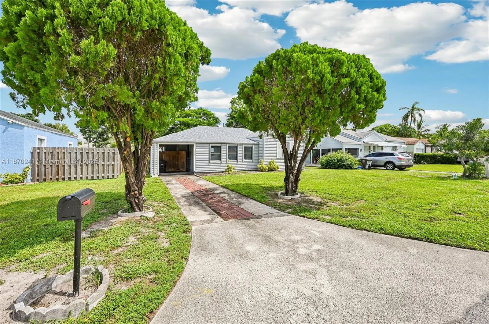837 Ridgewood Dr