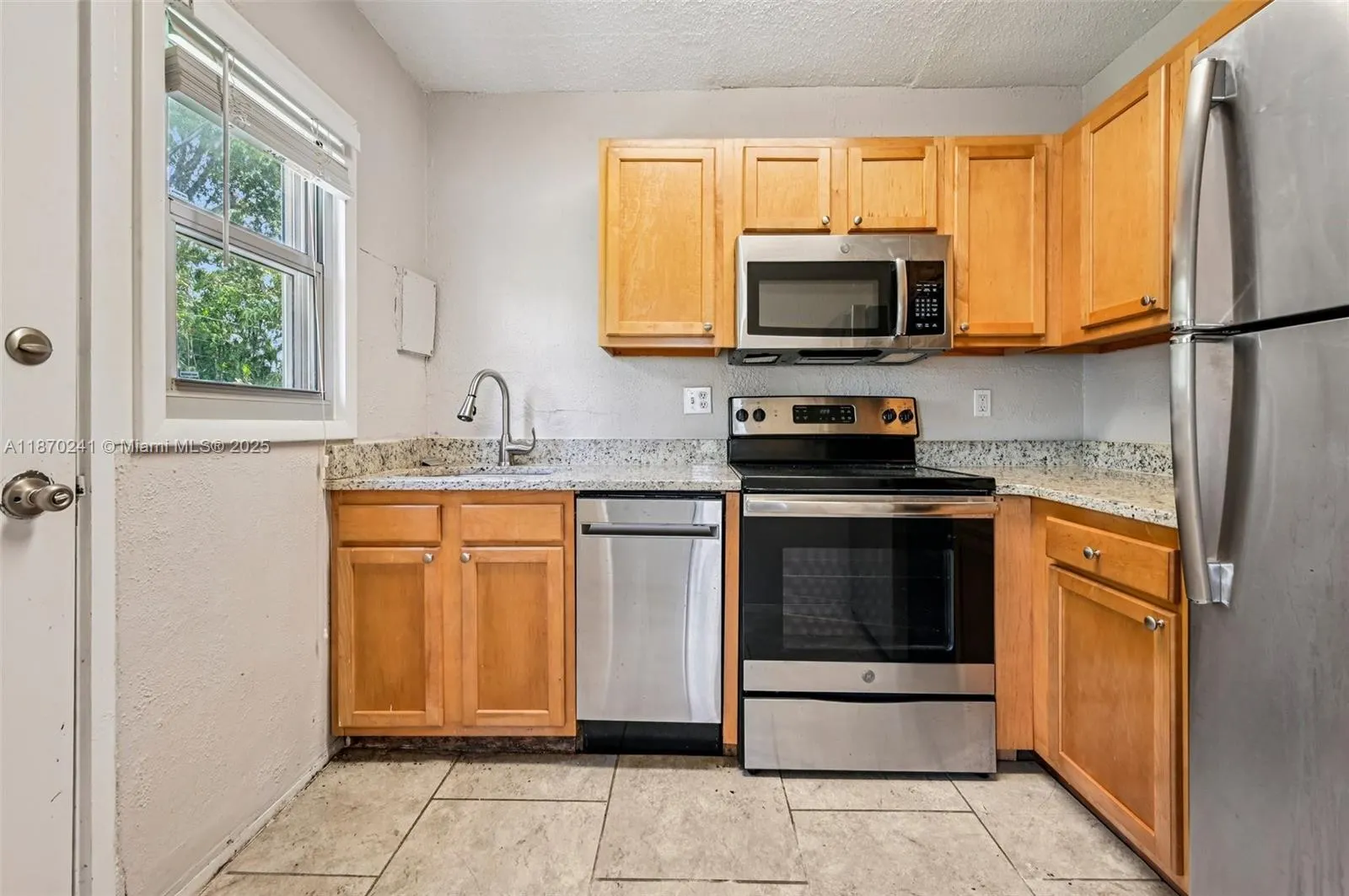 837 Ridgewood Dr