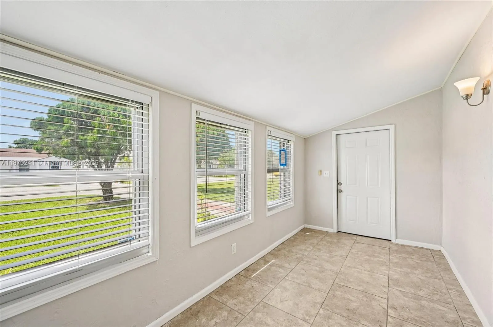 837 Ridgewood Dr