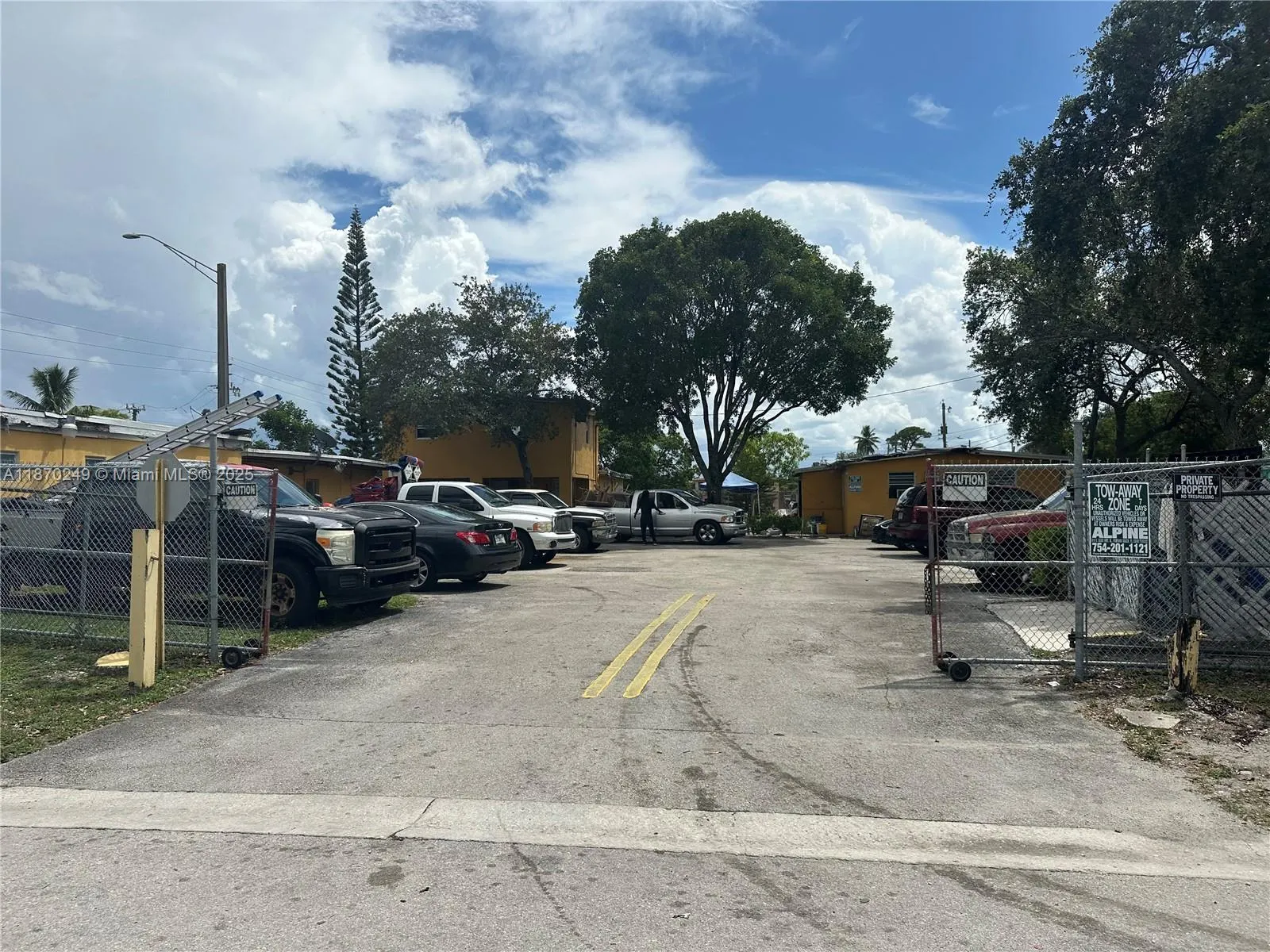 733 NW 27th Ave