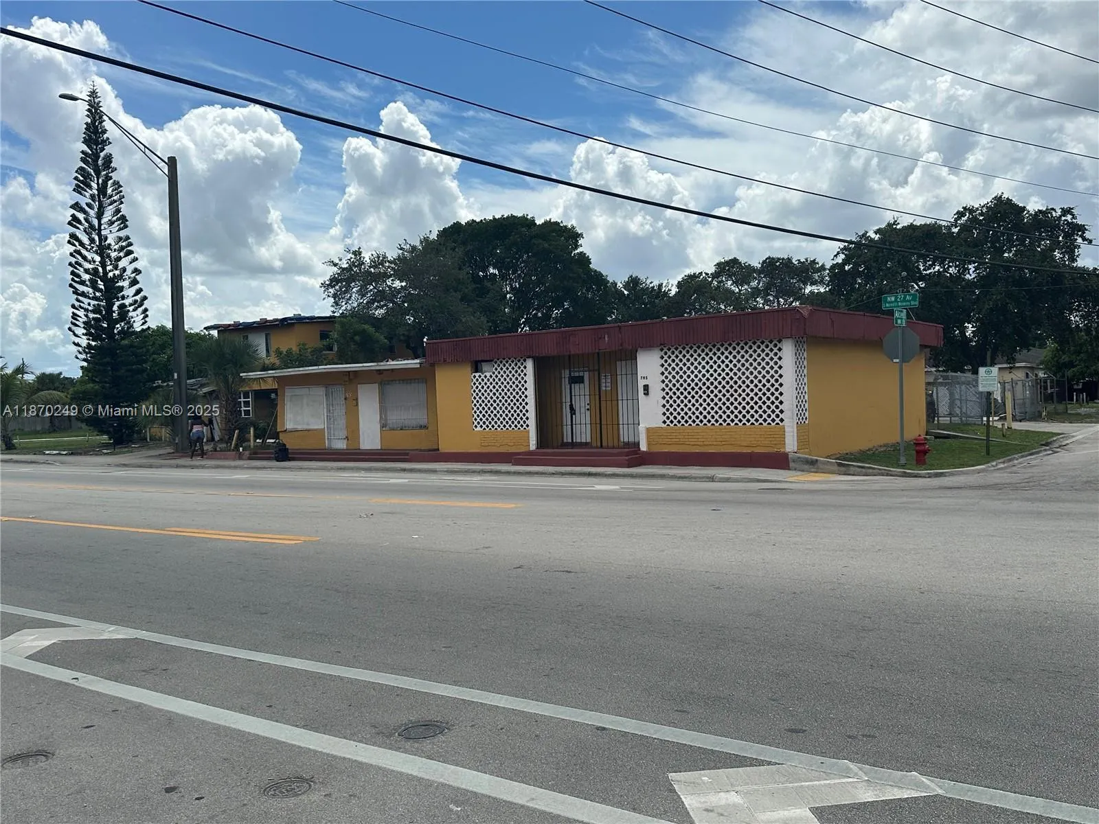 733 NW 27th Ave