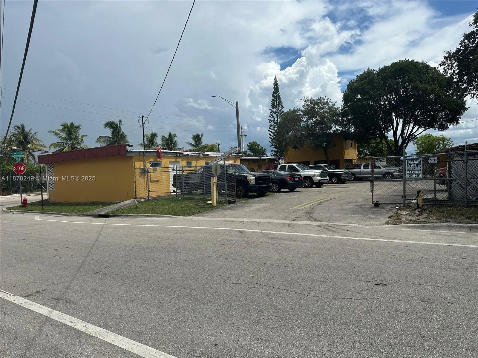 733 NW 27th Ave