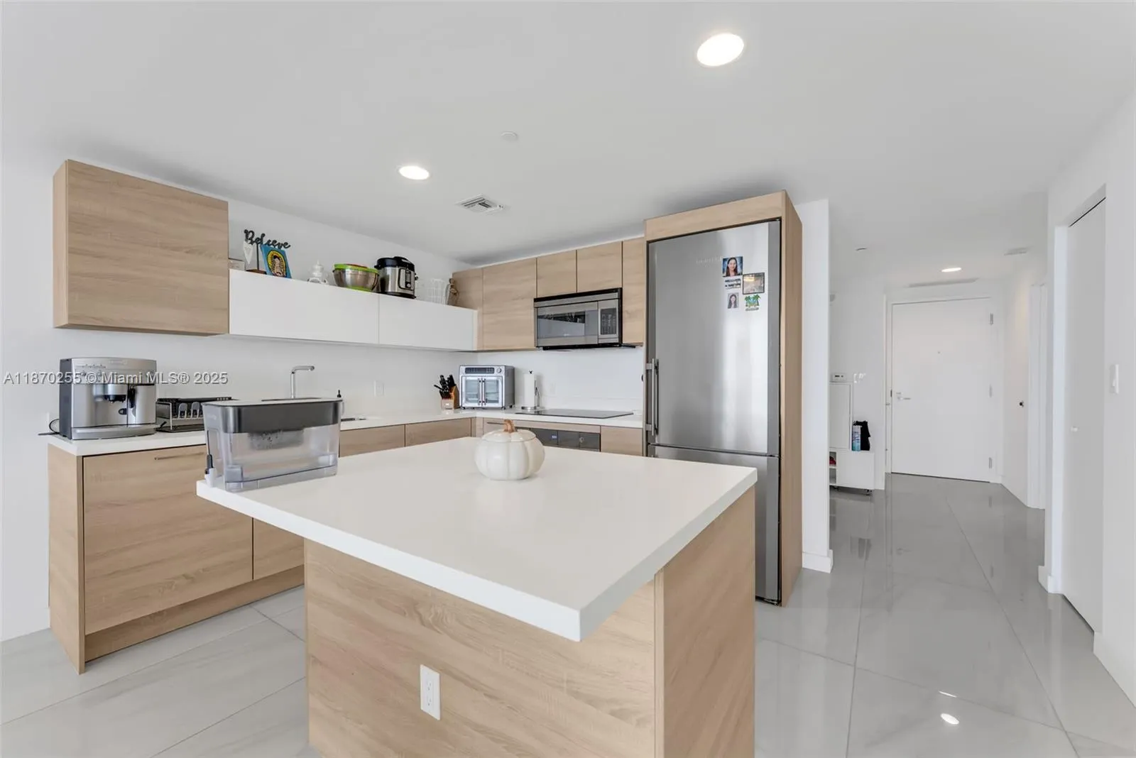 16385 Biscayne Blvd, #1819