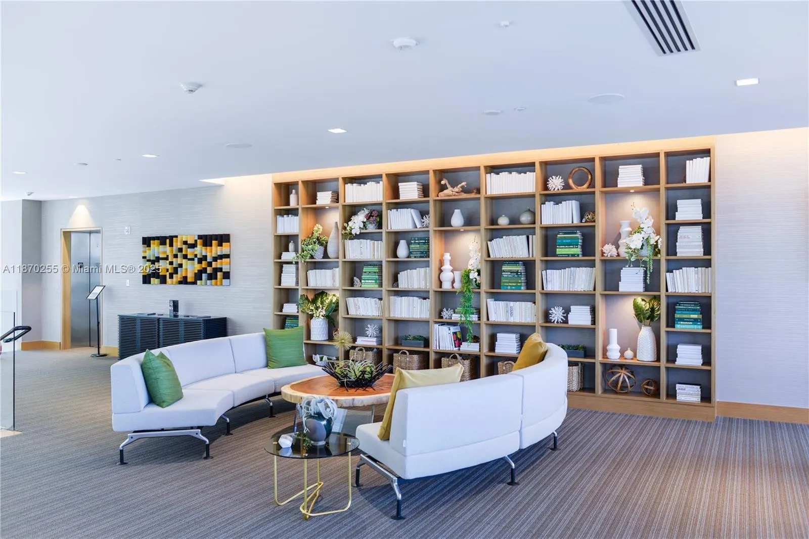 16385 Biscayne Blvd, #1819