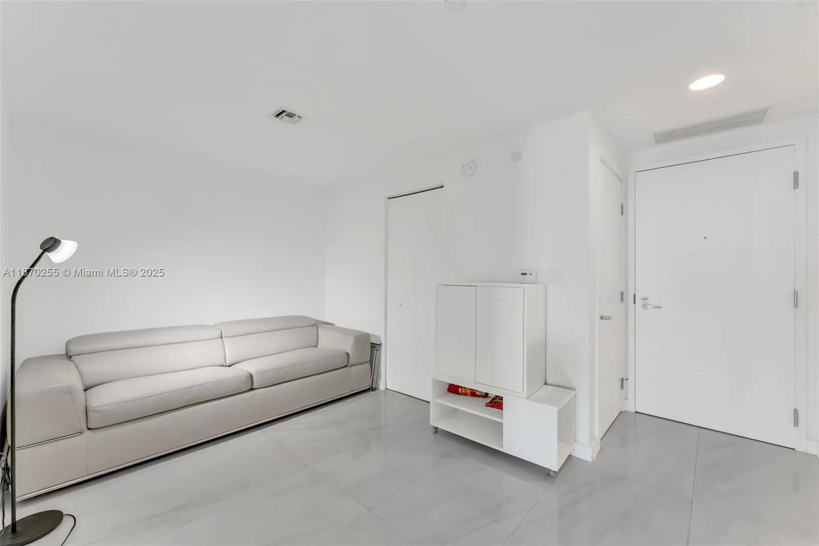 16385 Biscayne Blvd, #1819