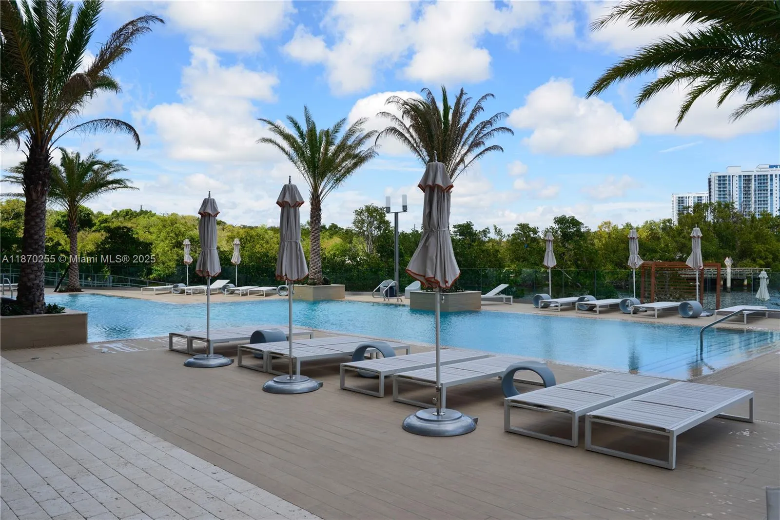 16385 Biscayne Blvd, #1819