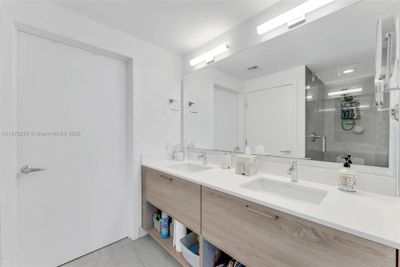 16385 Biscayne Blvd, #1819