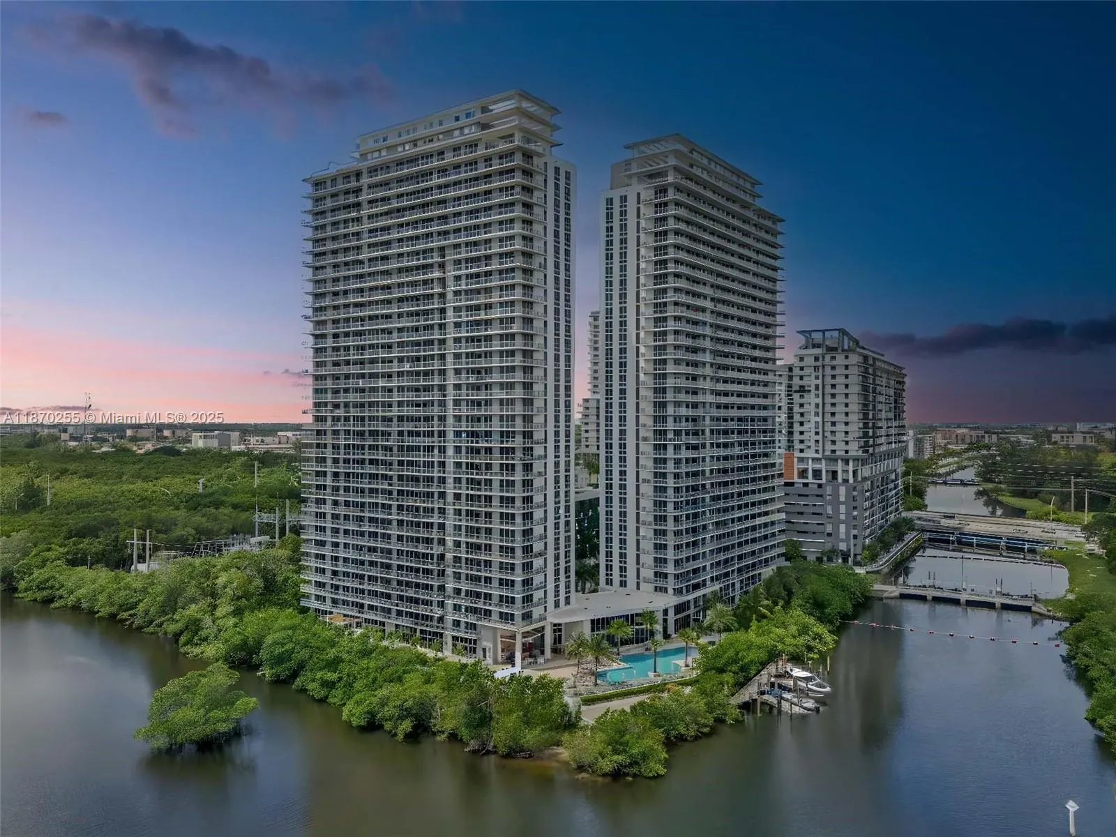 16385 Biscayne Blvd, #1819