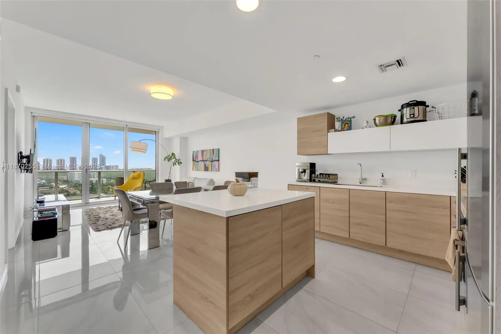 16385 Biscayne Blvd, #1819