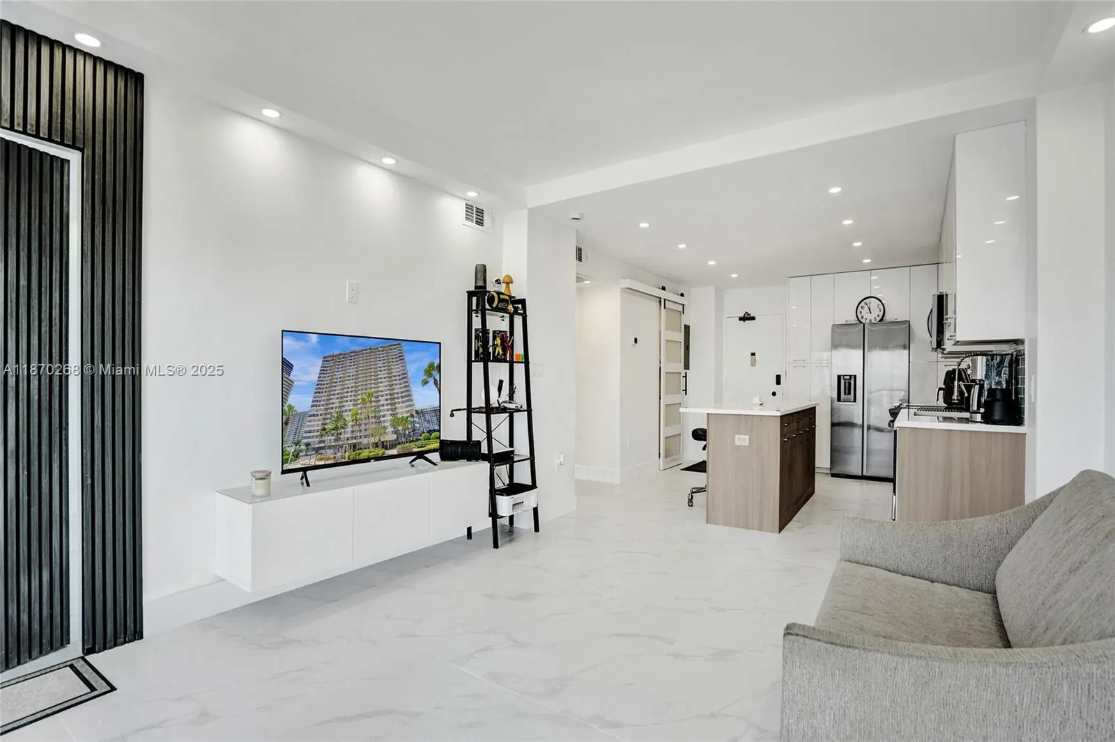 1985 S Ocean Dr, #11L