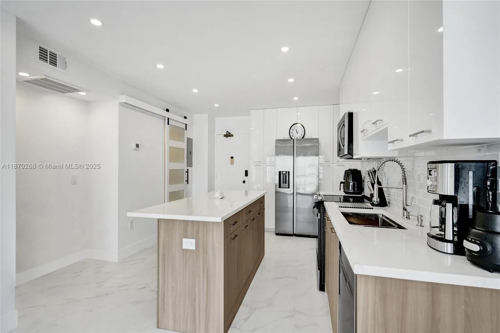 1985 S Ocean Dr, #11L
