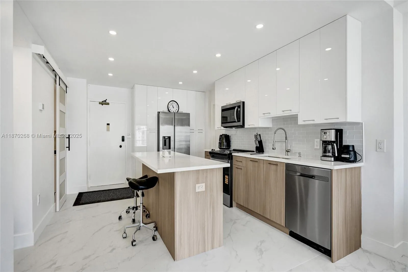 1985 S Ocean Dr, #11L