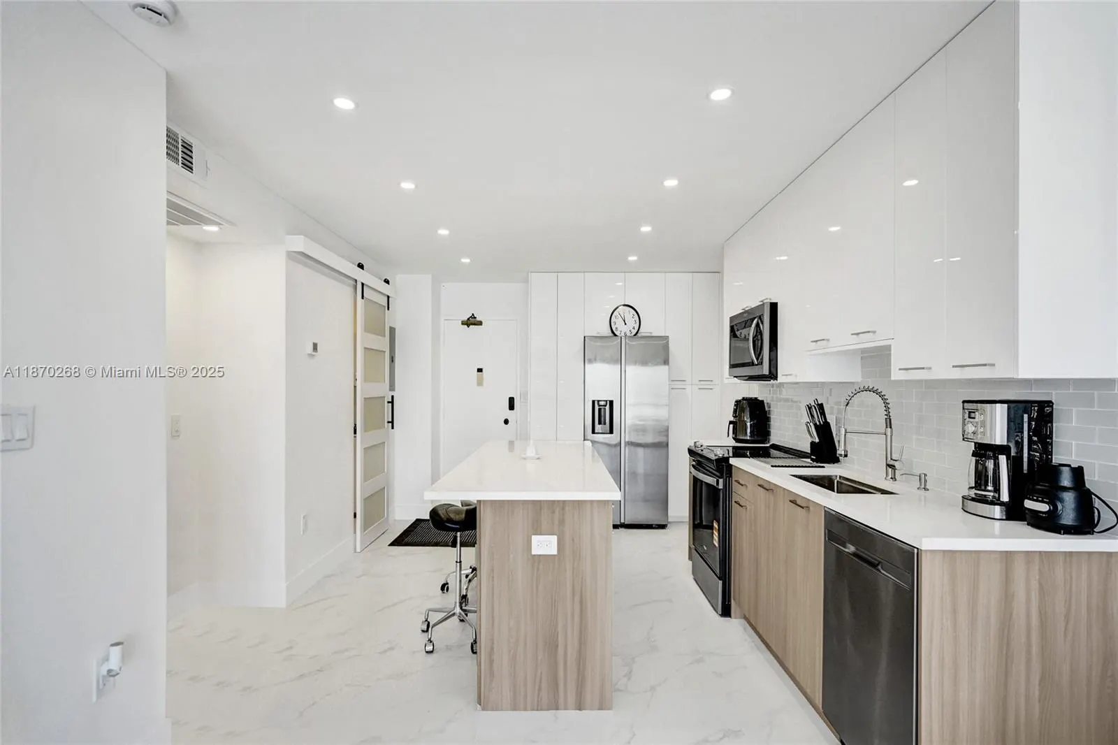 1985 S Ocean Dr, #11L