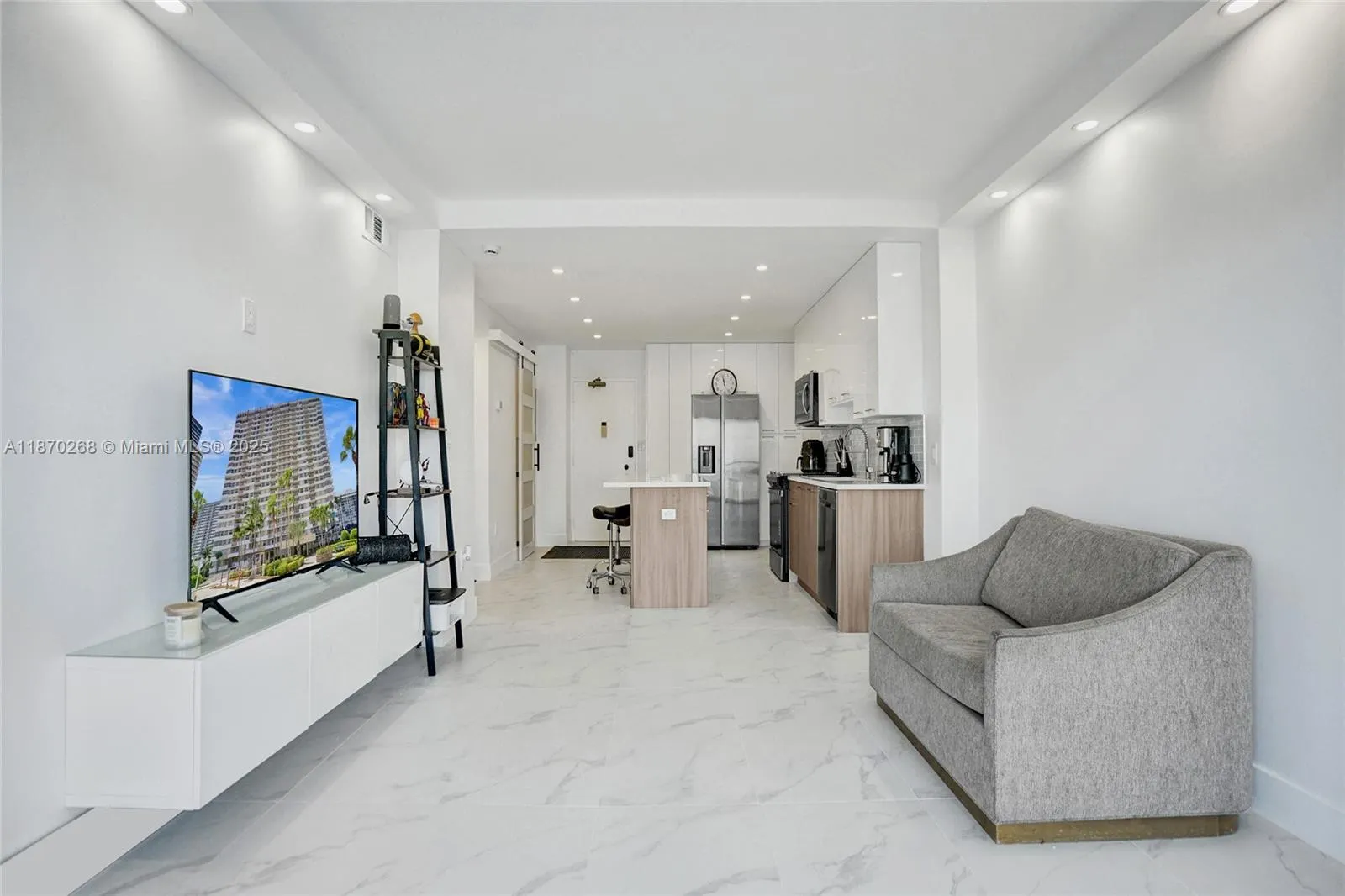 1985 S Ocean Dr, #11L