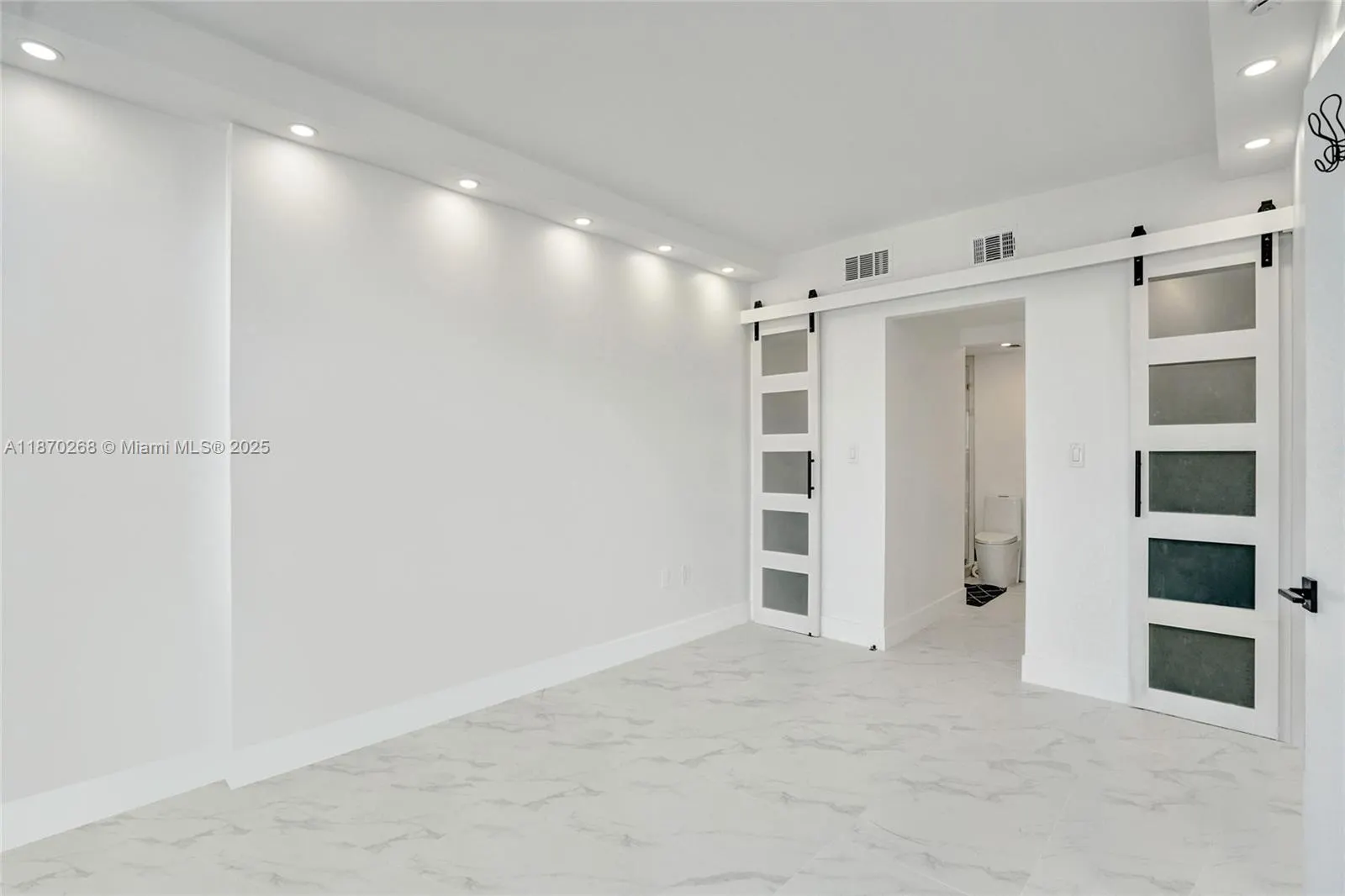1985 S Ocean Dr, #11L