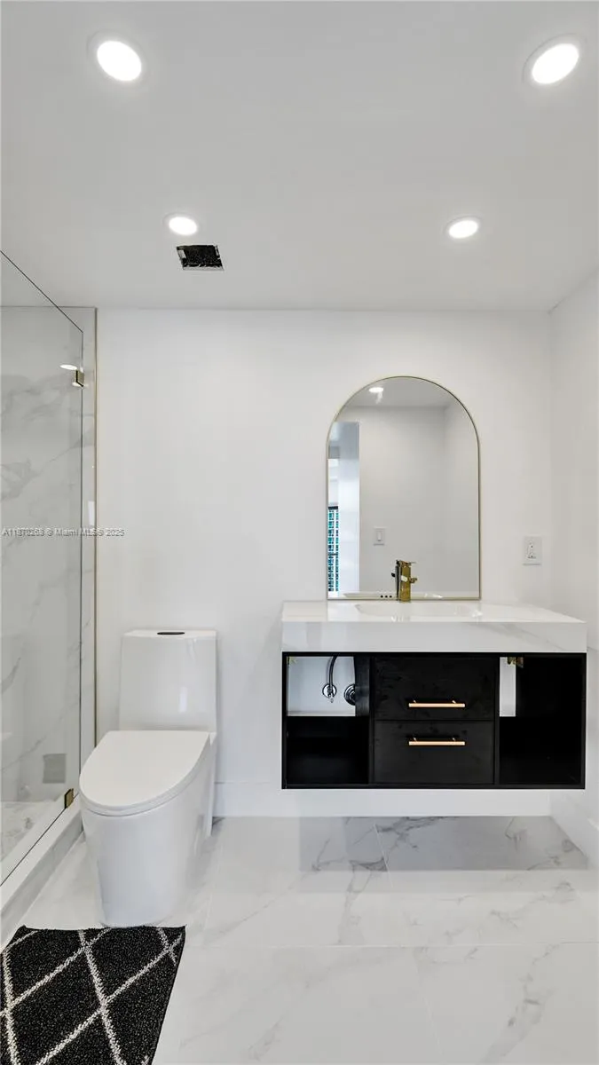 1985 S Ocean Dr, #11L