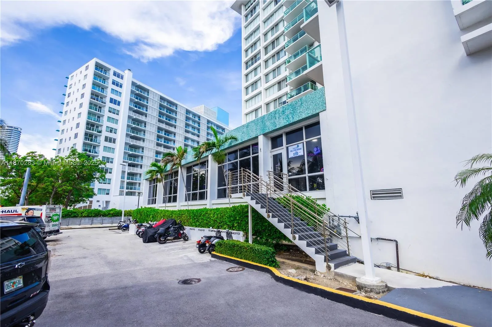 1000 West Ave, #430