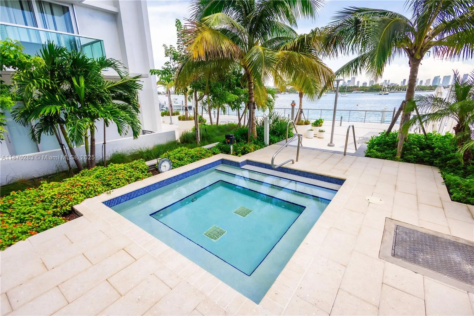 1000 West Ave, #430