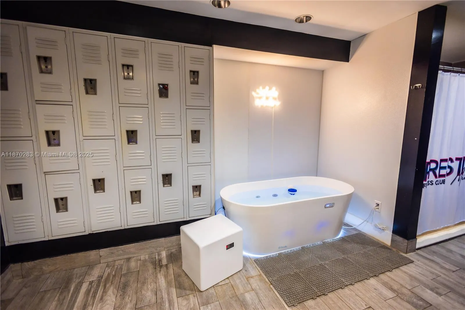 1000 West Ave, #430