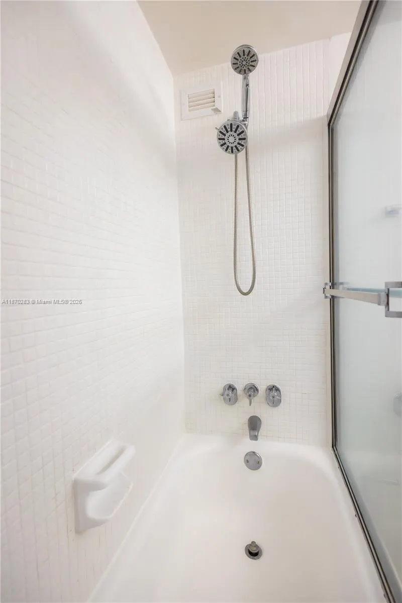 1000 West Ave, #430