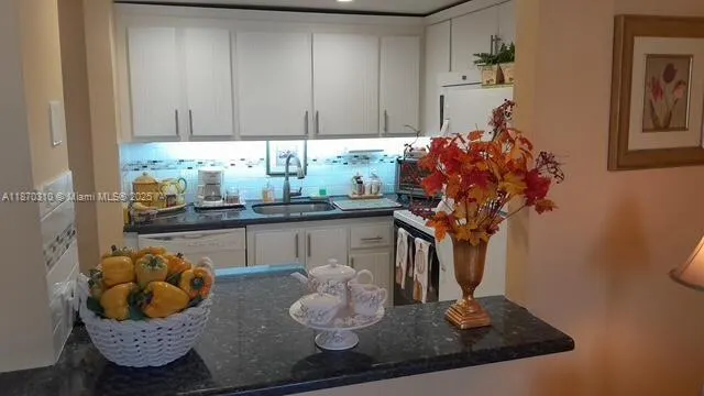 1087 Harwood F, #1087