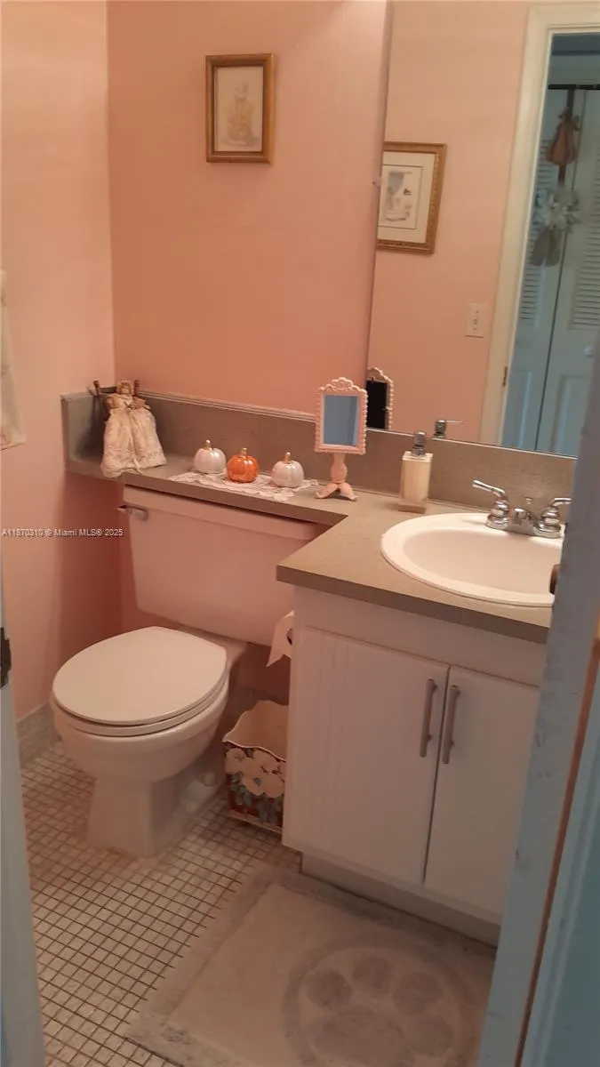 1087 Harwood F, #1087
