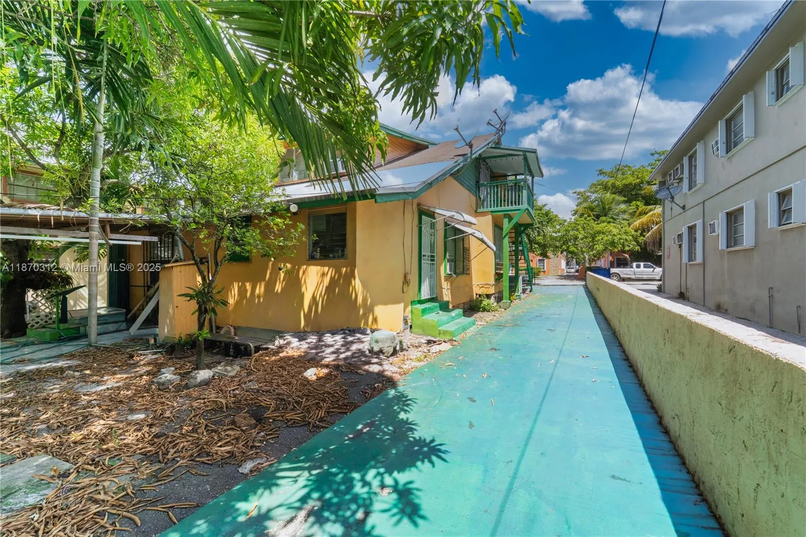 1260 SW 5th St