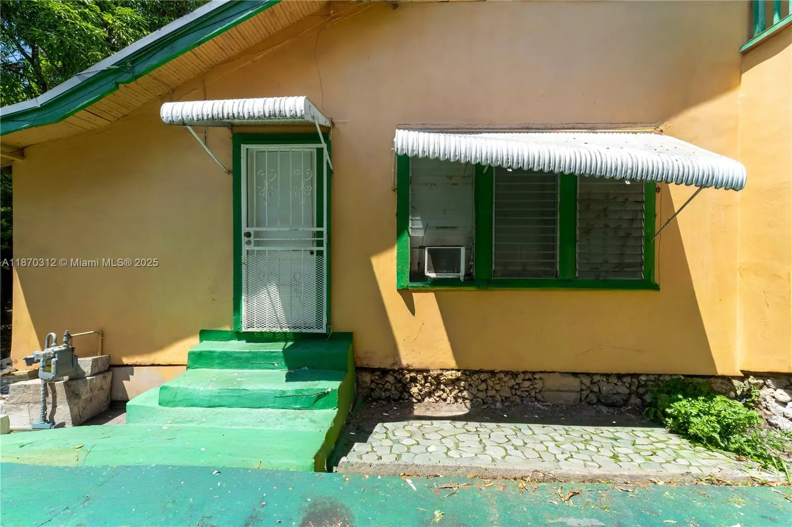 1260 SW 5th St