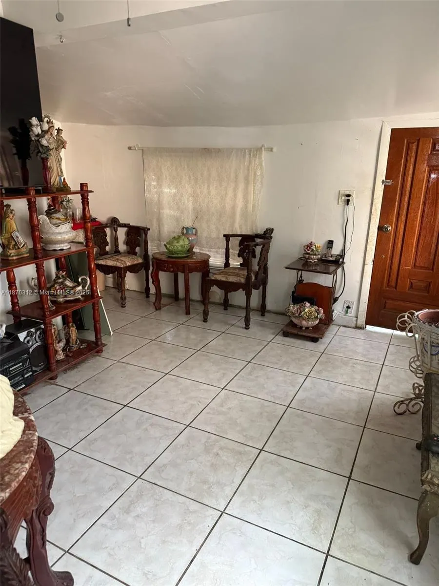 1260 SW 5th St