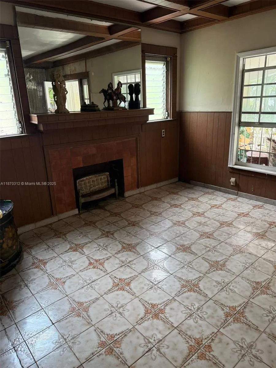 1260 SW 5th St