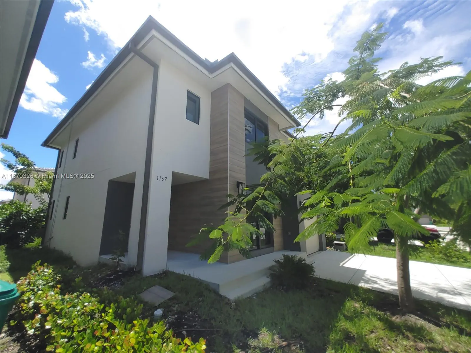 1167 NW 2nd St