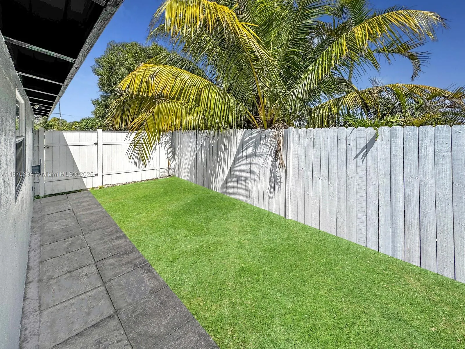 2861 Davie Blvd