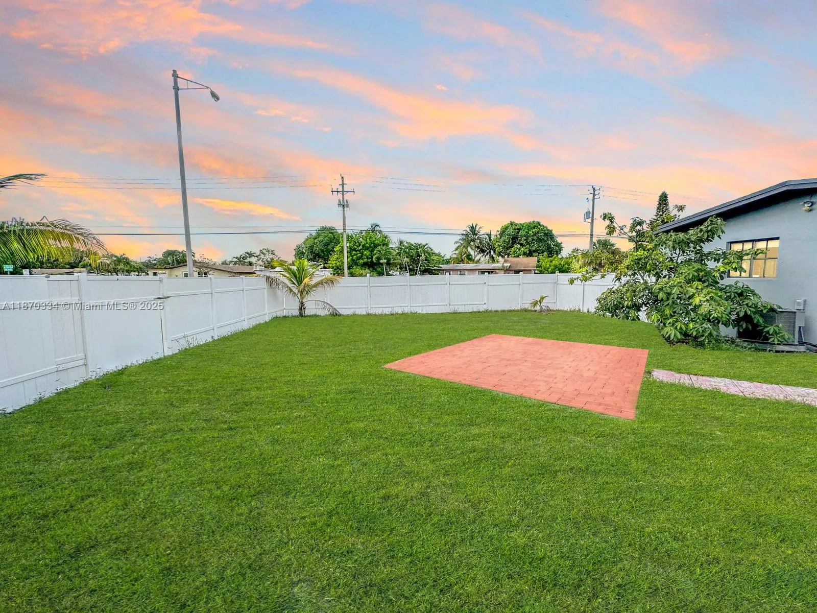 2861 Davie Blvd