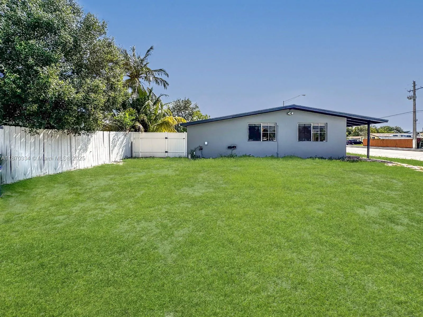2861 Davie Blvd