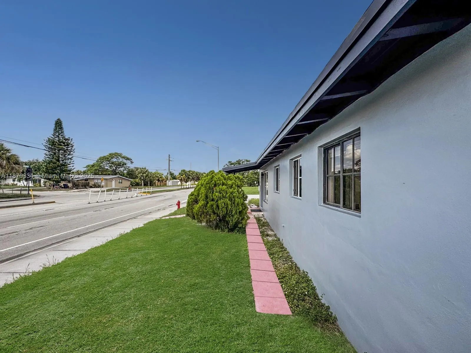 2861 Davie Blvd