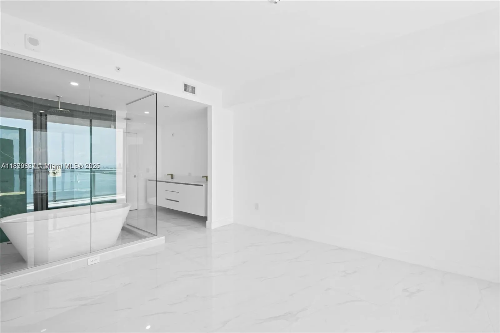 700 NE 24 ST, #4704