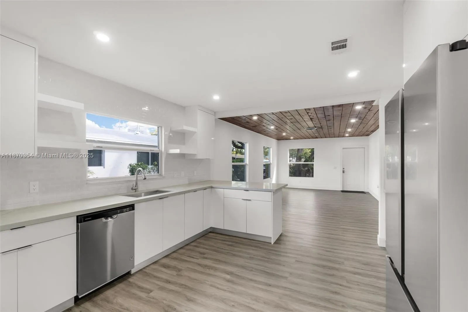 30 SW 7th St