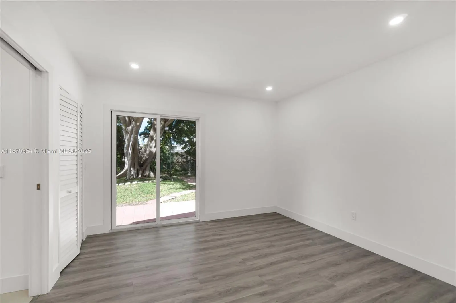 30 SW 7th St