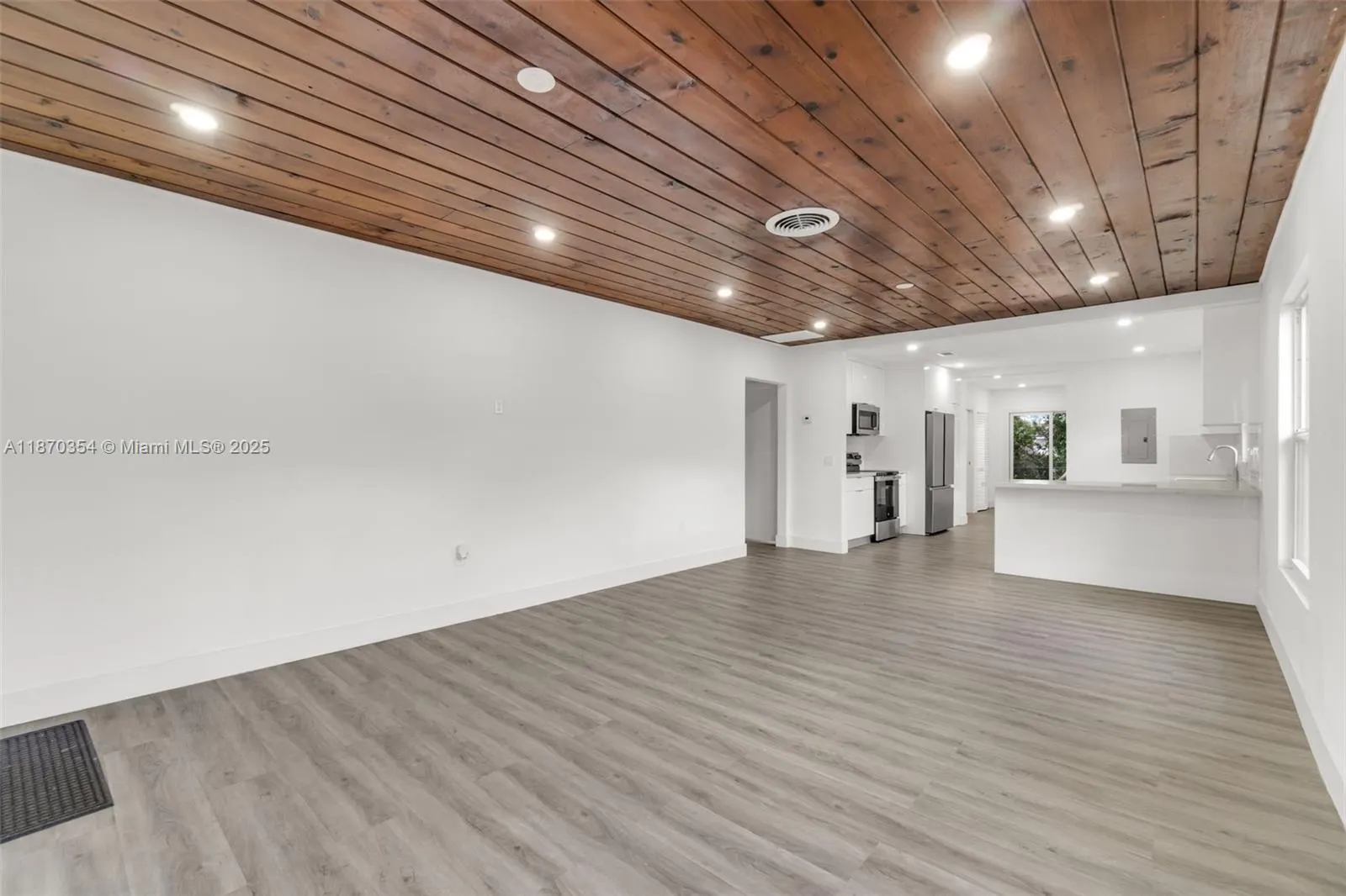 30 SW 7th St
