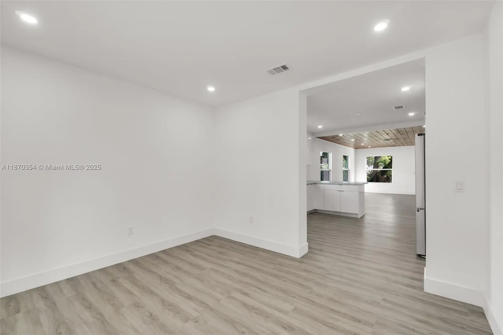 30 SW 7th St