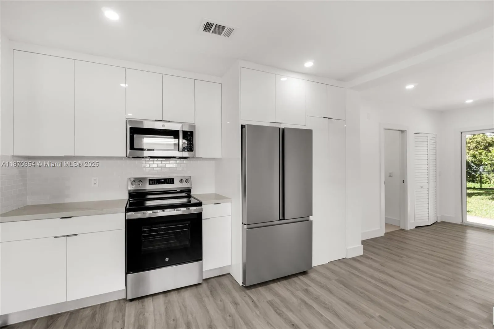 30 SW 7th St