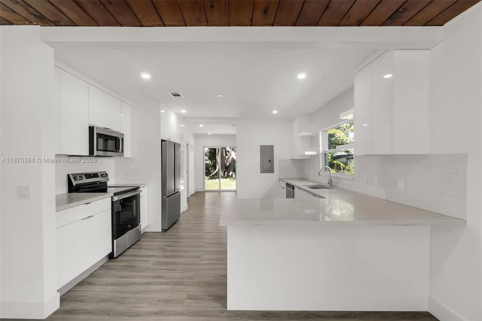 30 SW 7th St
