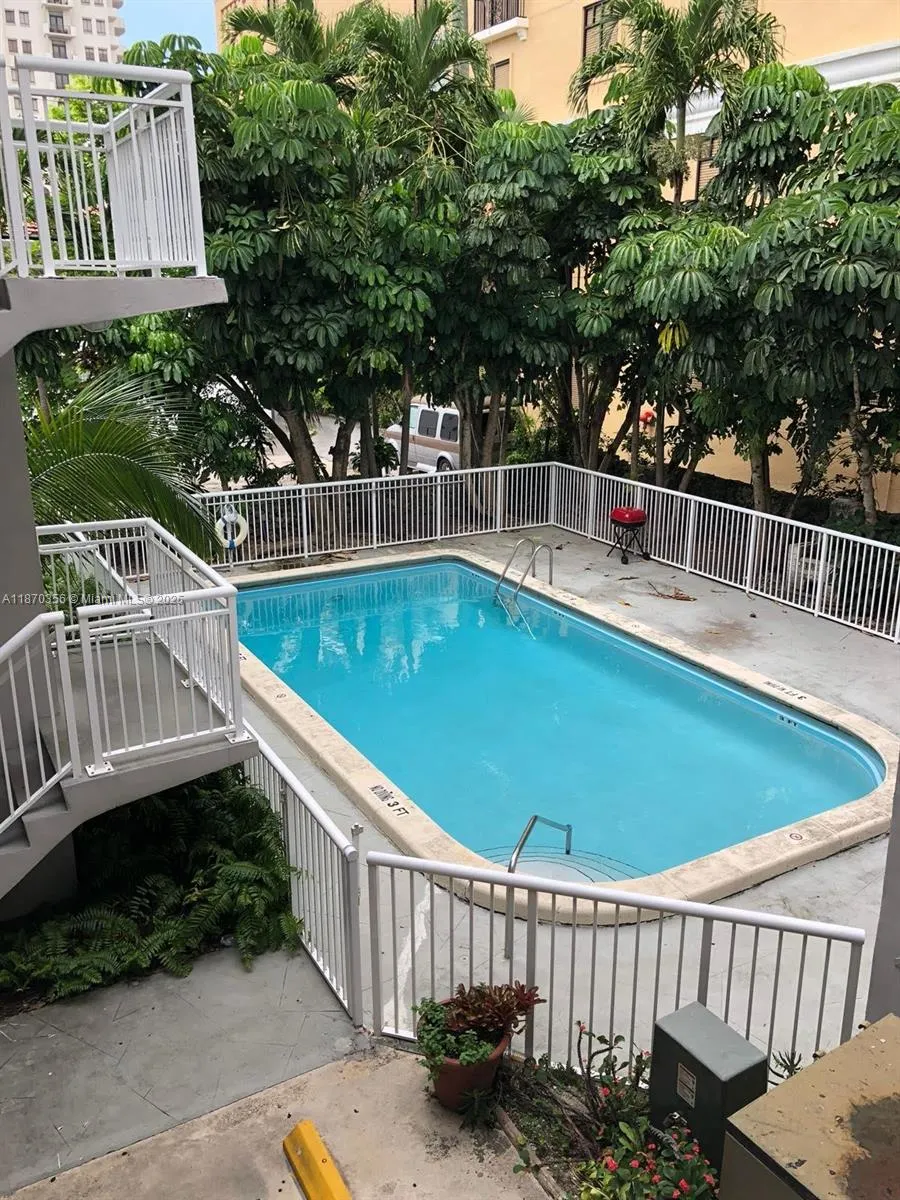 130 Mendoza Ave, #21