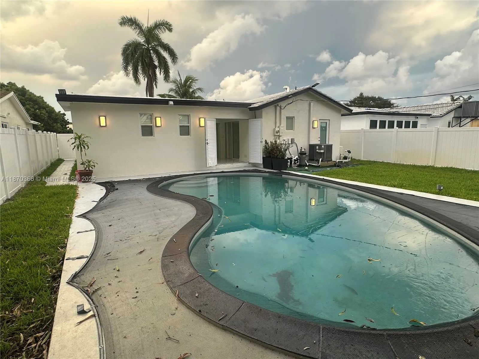 526 S Rainbow Dr, #0