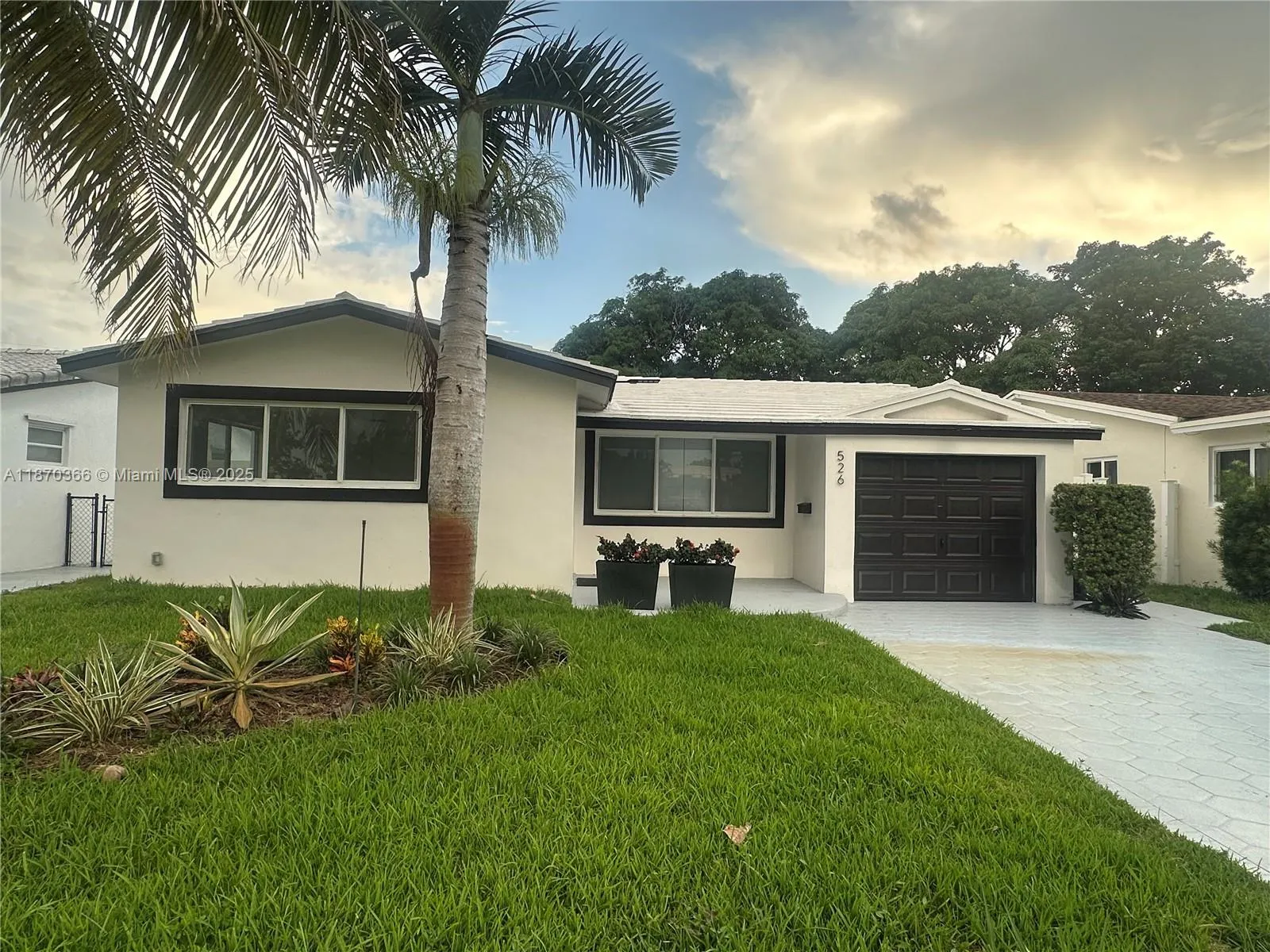 526 S Rainbow Dr, #0