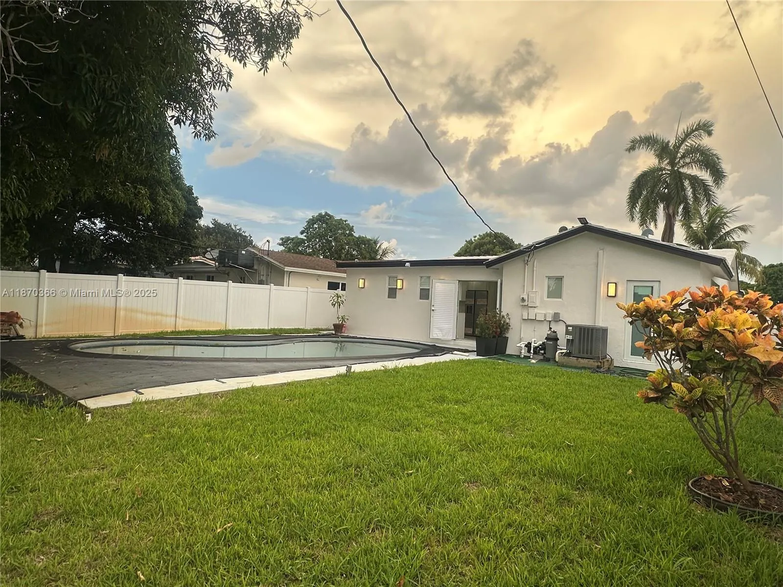 526 S Rainbow Dr, #0
