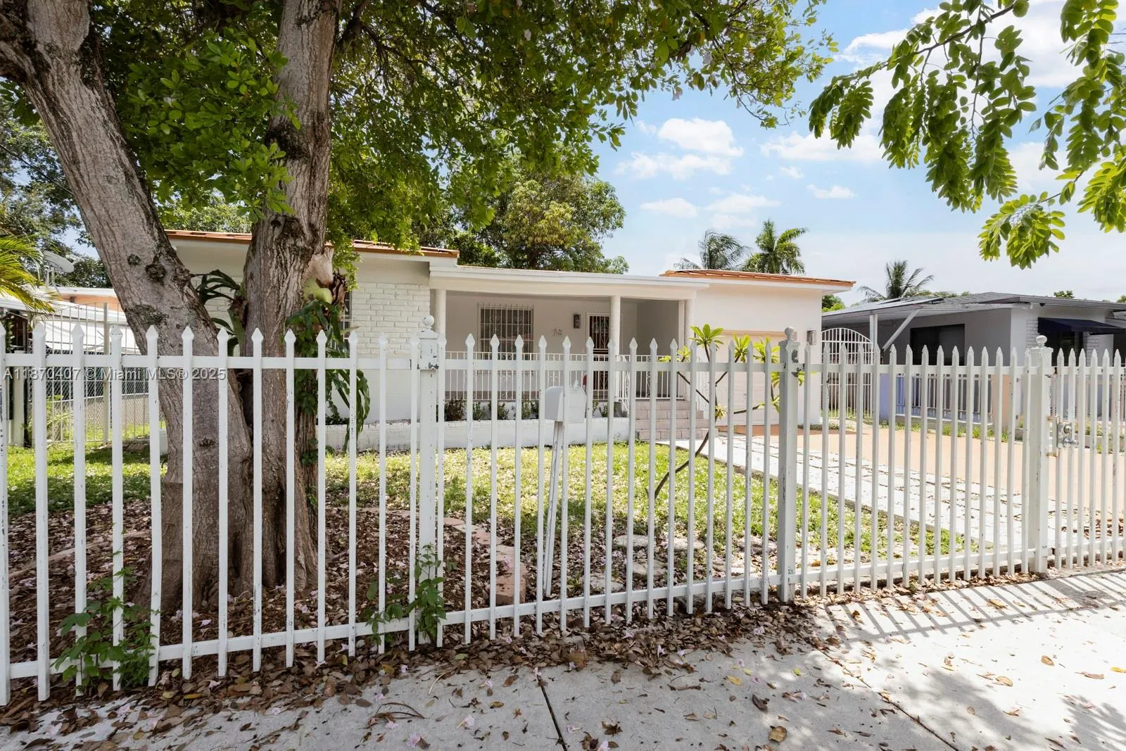 2350 SW 2nd St