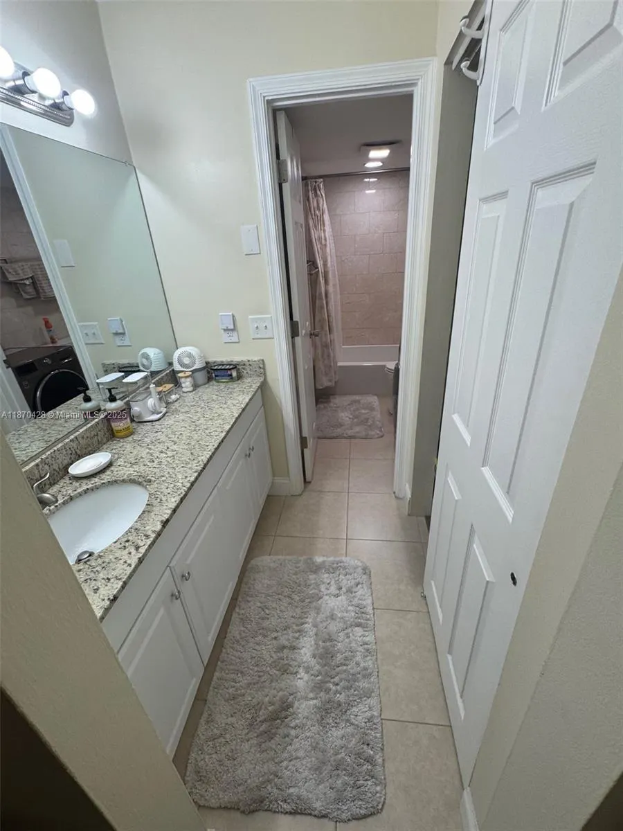 1428 SE 4th Ave, #103
