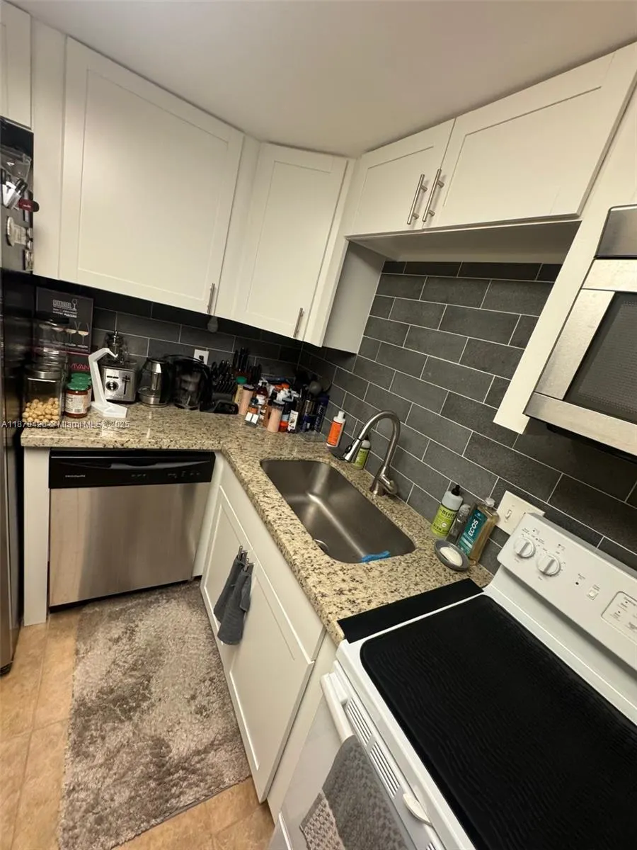 1428 SE 4th Ave, #103